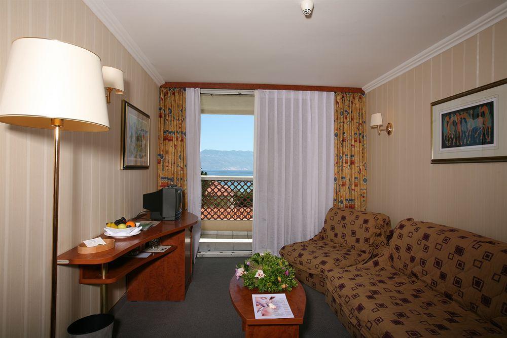 Villas Corinthia Baška Екстериор снимка
